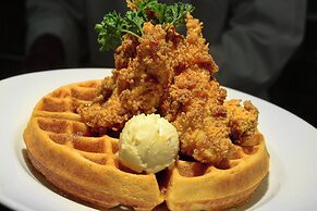 Renaissance New Orleans Arts Warehouse District Hotel