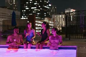 Renaissance New Orleans Arts Warehouse District Hotel