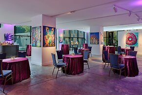 Renaissance New Orleans Arts Warehouse District Hotel