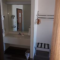 Super 8 by Wyndham Bethany MO