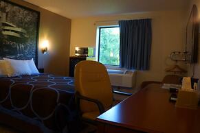 Super 8 by Wyndham Delmont