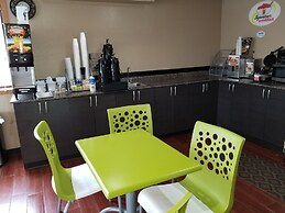 Super 8 by Wyndham Delmont