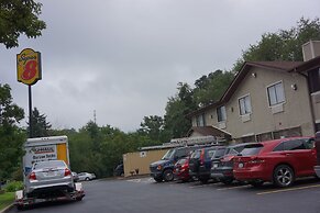 Super 8 by Wyndham Delmont