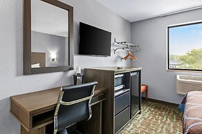 Rodeway Inn Delmont