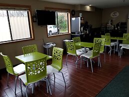 Super 8 by Wyndham Delmont