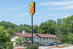 Super 8 by Wyndham Delmont