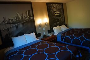 Super 8 by Wyndham Delmont