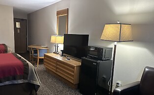 Super 8 by Wyndham West Branch