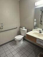 Super 8 by Wyndham West Branch