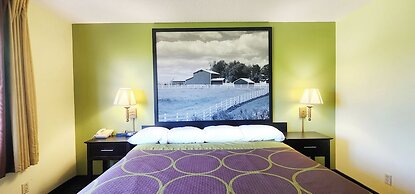 Super 8 by Wyndham Newton