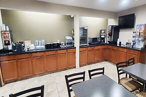 Super 8 by Wyndham Newton