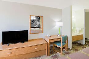 Super 8 by Wyndham Toledo