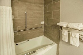 Quality Inn & Suites Hammond Near I-8090