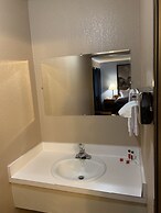 Super 8 by Wyndham Kingston