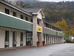 Super 8 by Wyndham White River Junction