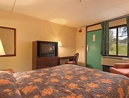 Super 8 by Wyndham White River Junction