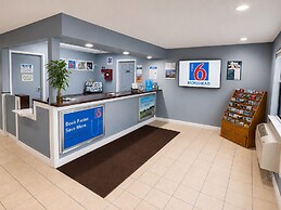 Motel 6 Morehead, KY
