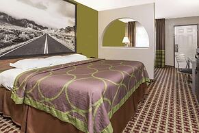 Super 8 by Wyndham Houston/NASA