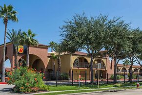 Super 8 by Wyndham Houston/NASA