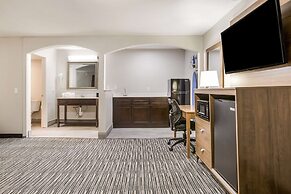 Clarion Pointe East Lansing University Area