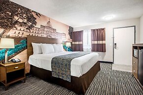 Clarion Pointe East Lansing University Area