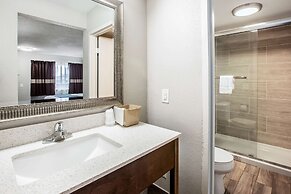 Clarion Pointe East Lansing University Area