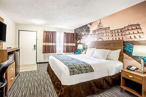 Clarion Pointe East Lansing University Area