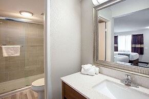 Clarion Pointe East Lansing University Area