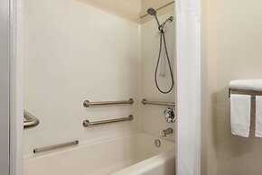 Baymont Inn & Suites by Wyndham Swanton/Toledo Airport