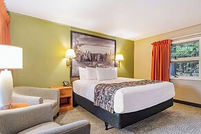 Super 8 by Wyndham Lake George/Downtown
