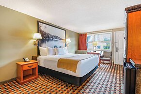 Super 8 by Wyndham Lake George/Downtown
