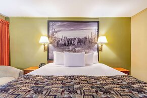Super 8 by Wyndham Lake George/Downtown