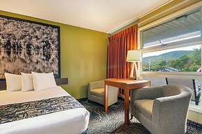 Super 8 by Wyndham Lake George/Downtown