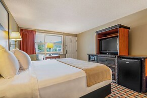 Super 8 by Wyndham Lake George/Downtown