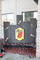 Super 8 by Wyndham Uniontown PA