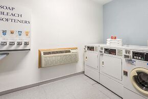 Super 8 by Wyndham Uniontown PA