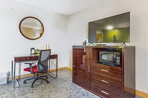 Super 8 by Wyndham Uniontown PA