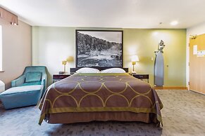 Super 8 by Wyndham Uniontown PA