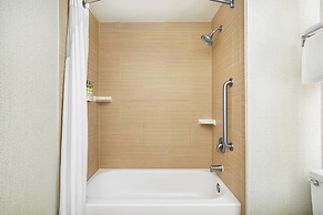 Holiday Inn Express & Suites Jacksonville SE- Med Ctr Area by IHG