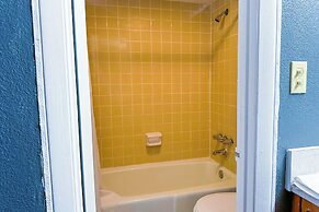 Hahira Inn By OYO near Valdosta