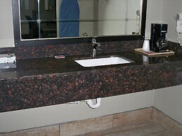 Scottish Inn & Suites