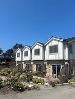 Pelican Inn & Suites