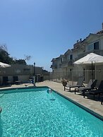 Pelican Inn & Suites