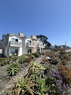 Pelican Inn & Suites