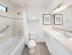 Pelican Inn & Suites