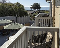 Pelican Inn & Suites