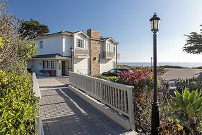 Pelican Inn & Suites