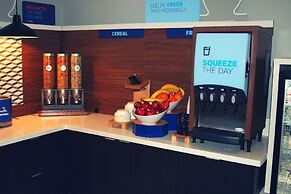 Holiday Inn Express Hotel & Suites Marina - State Beach Area by IHG