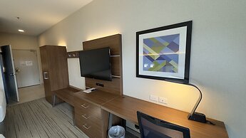 Holiday Inn Express Hotel & Suites Marina - State Beach Area by IHG