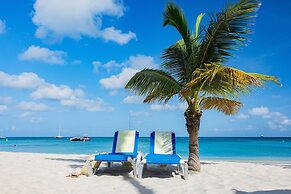 TRYP by Wyndham Aruba Adults Only Hotel